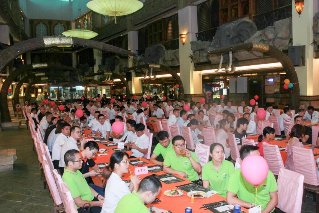 五仁餐飲集團(tuán)員工