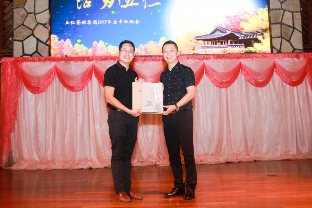 五仁餐飲拍賣(mài)會(huì)現(xiàn)場(chǎng)